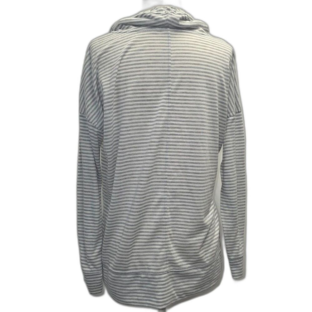 Calvin Klein Cowl Neck Lightweight Active Top Size Medium - Picture 7 of 10